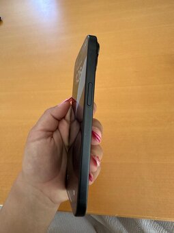 iPhone 15 256GB - 8