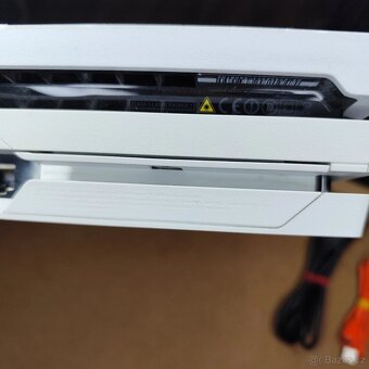 Playstation 4 PRO 1 TB + 8 her - 8