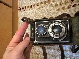 Starý fotoaparat FLEXARET - 8