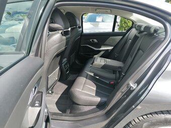 BMW Řada 3 2.0 318D A/T,Kůže,Ambient. - 8