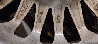 prodám pneu i s alu kolama original Ford - 8