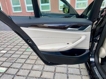 BMW G30 FL 530e/215kw, Luxury Line, pěkný vůz - 8