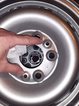 ZIMNÍ 205/70 R15 C +disky: 5x118 ET68 71,1 - 8