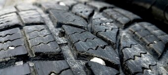 185/70 R14  zímní pneumatiky 2x 6mm 2x 5mm  4x100 - 8