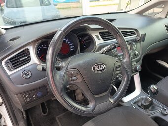 Kia Cee'd hatchback - 8