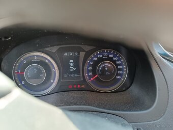 Hyundai i40 bílá 1.7 CRDi - 8