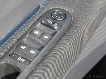 Peugeot 3008 1.6i , 88 kW benzín, 2010 - 8