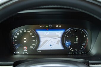 Volvo V90 T4 2.0L Momentum A/T 2019 - 8