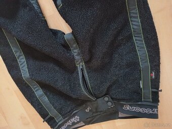 Policejni zateplene oblečeni na moto nebo skutr - 8