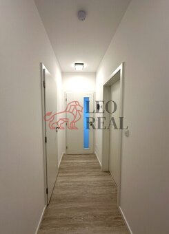 PRONÁJEM MODERNÍHO & PROSTORNÉHO 2kk s Terasou v Residenci R - 8