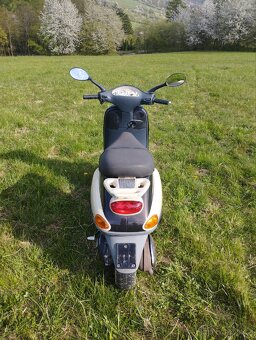Skútr Piaggio Vespa ET2 - 8