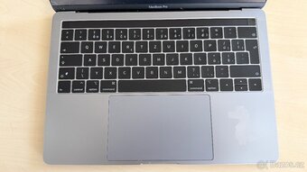 MacBook Pro 13" Retina (2019) – i7/16 GB/512GB SSD - 8