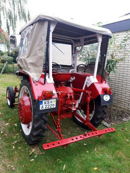Veteránský traktor IHC D320 Farmall - 8