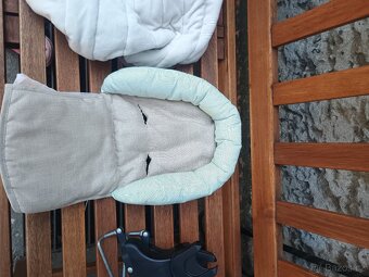 Maxi Cosi Cabrio Fix + adaptéry + fusak - 8