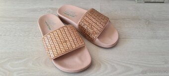 Dámské pantofle zn. Skechers vel. 37 V ZÁRUCE - 8