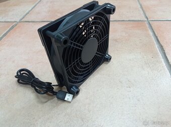 Tichý chladicí ventilátor pro malá zařízení 12x12 cm - 8
