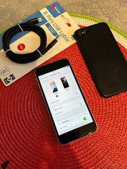 Prodám iPhone SE2020 64gb (100% kondice baterie) - 8