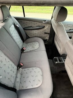 Škoda Fabia 1,4 MPI 50 kW stříbrno modrá, skvělý stav - 8