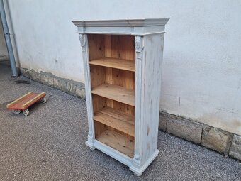 KRÁSNÁ STARÁ ZDOBENÁ KNIHOVNA - REGÁL - 8