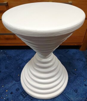 Květinový stolek ve tvaru písmene X - 8