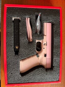 Airsoftová zbraň , komplet za 5,500kč. - 8