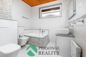 Prodej rodinného domu 5+kk 181 m2 se zahradou 708 m2 okr. Pa - 8
