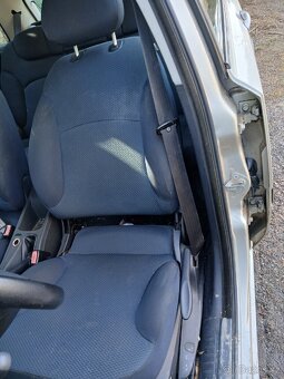 Fiat stilo 1.6 prodám díly z auta - 8
