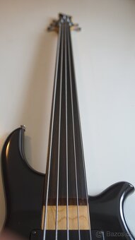 Palmer B-05 Fretless Bass Guitar - 8