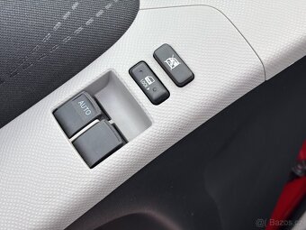 Toyota Yaris 1.0i , 51 kW benzín, 2009 - 8