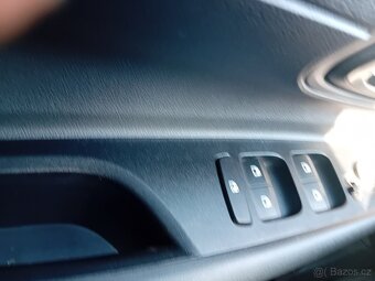 Prodám Hyundai i20 . - 8