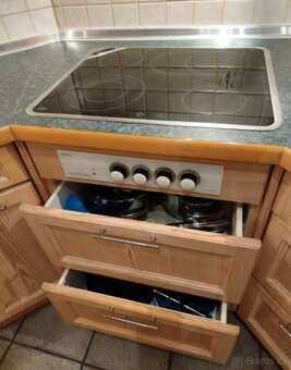 Velká kuchyňská linka z masivu s vestavěnými spotřebiči,5603 - 8