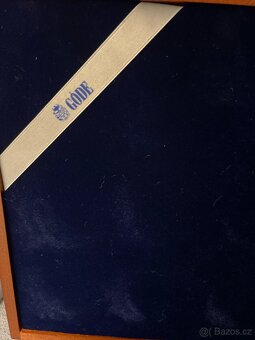 KRÁSNÁ ETUJE,dřevo a samet,NĚMECKO - 8