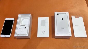 iPhone 8 128 GB - 8