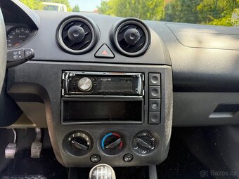 Ford Fiesta 1.4i 59kW GHIA - 8
