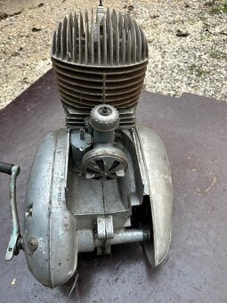 Predám motor JAWA 250/559 panelka pretáča a radí - - 8
