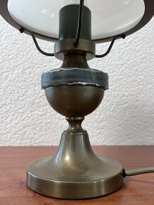 Stolní mosazná lampa s bílým stínidlem - 8