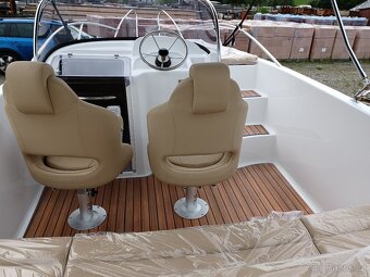 Motorový člun, loď Orion 560 SunDeck - 8