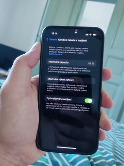 Prodám iPhone 13 128gb - 8