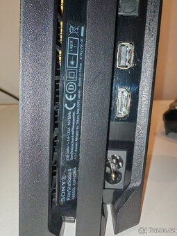 PS4 Pro 1TB + V st + Move ovladace + 2 ovladac + hry - 8