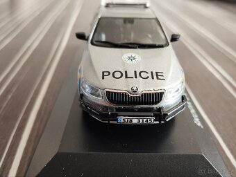 Škoda Octavia combi III policie ochranný rám 1:43 Dea - 8