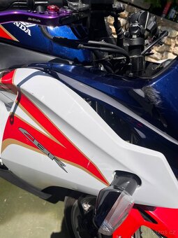 Honda cbr 250r - 8