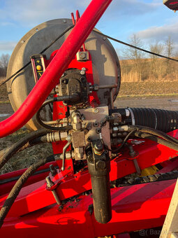 Secí stroj Vaderstad Rapid A - 8