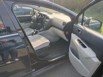 Peugeot 5008 - 8