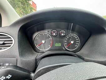 Ford Focus 1.6 - 8
