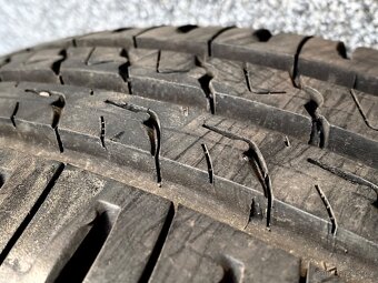 Letní pneu Barum Bravuris 185/65 R15 + disky - 8