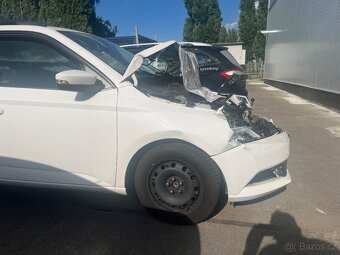 Nabouraná Škoda fabia combi 2021 - 8