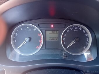 Fabia II 1.2 benzín r.v.2007 - 8