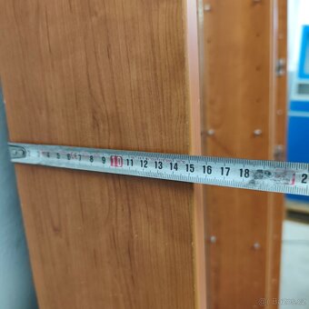 Sběratelská skříň, výstavní vitrína skleněné poličky - 8