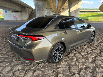 Toyota Corolla Sedan 1.8 Hybrid, TOP stav - 8