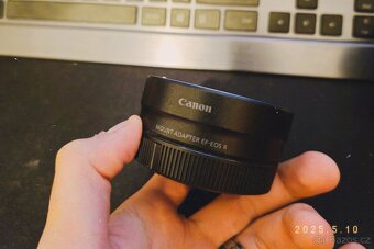 Canon R10 a příslušenství - 8